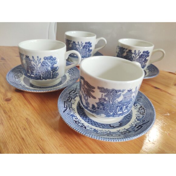 Blue Willow Porcelain Teacup and Saucer sets(4) Churchill England - Picture 9 of 15